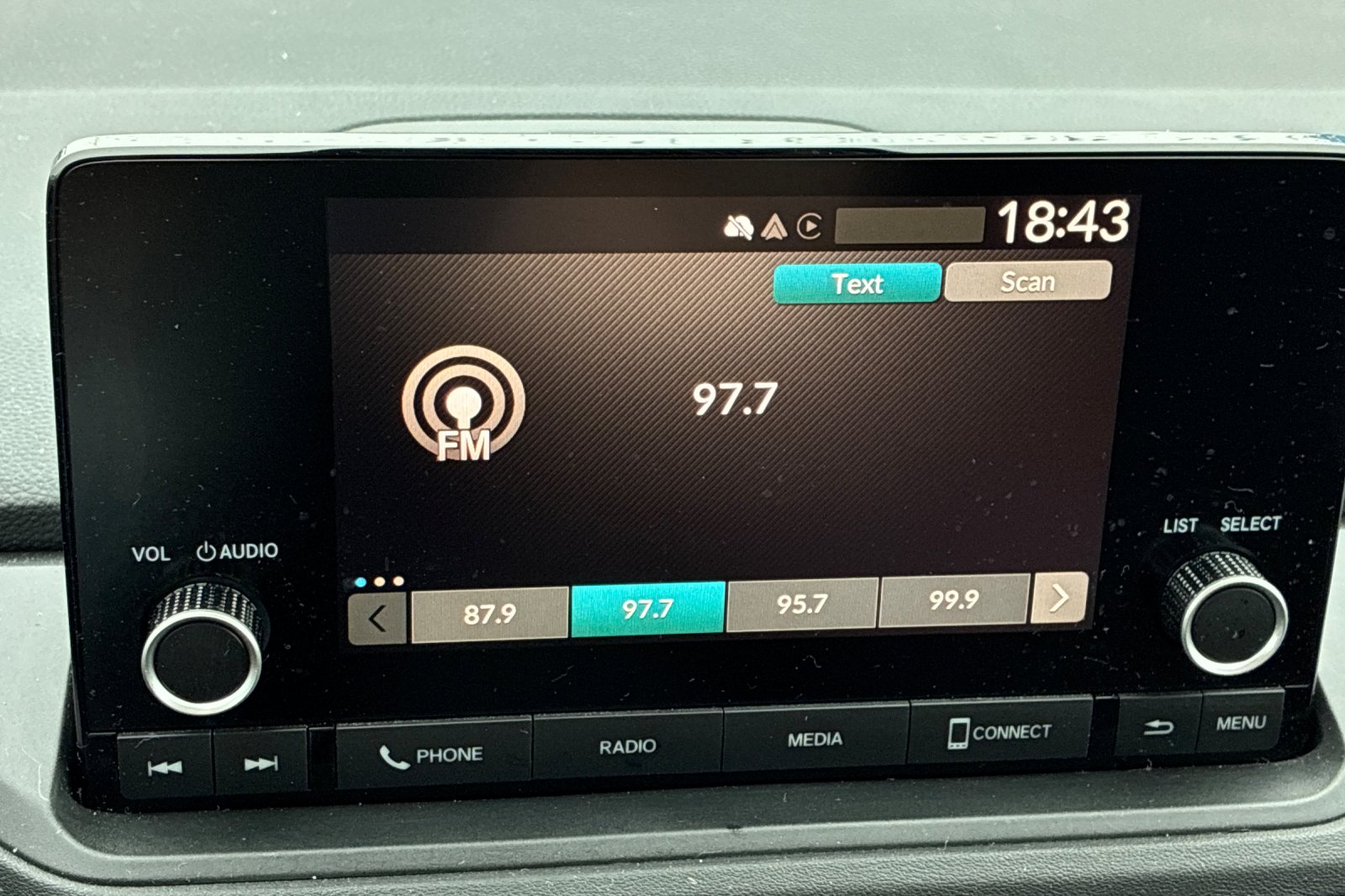 Used 2025 Meteorite Gray Metallic Honda SE image 21