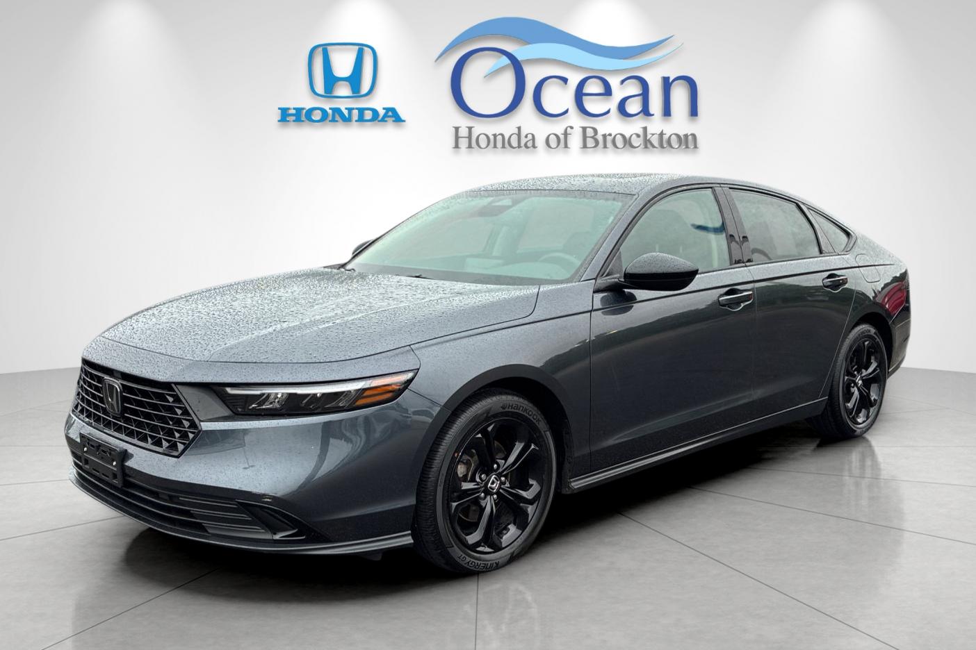 Used 2025 Meteorite Gray Metallic Honda SE image 7