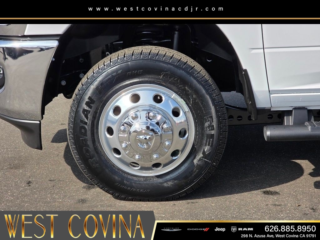 New 2026 Bright White Clear-Coat Exterior Paint RAM Tradesman image 9