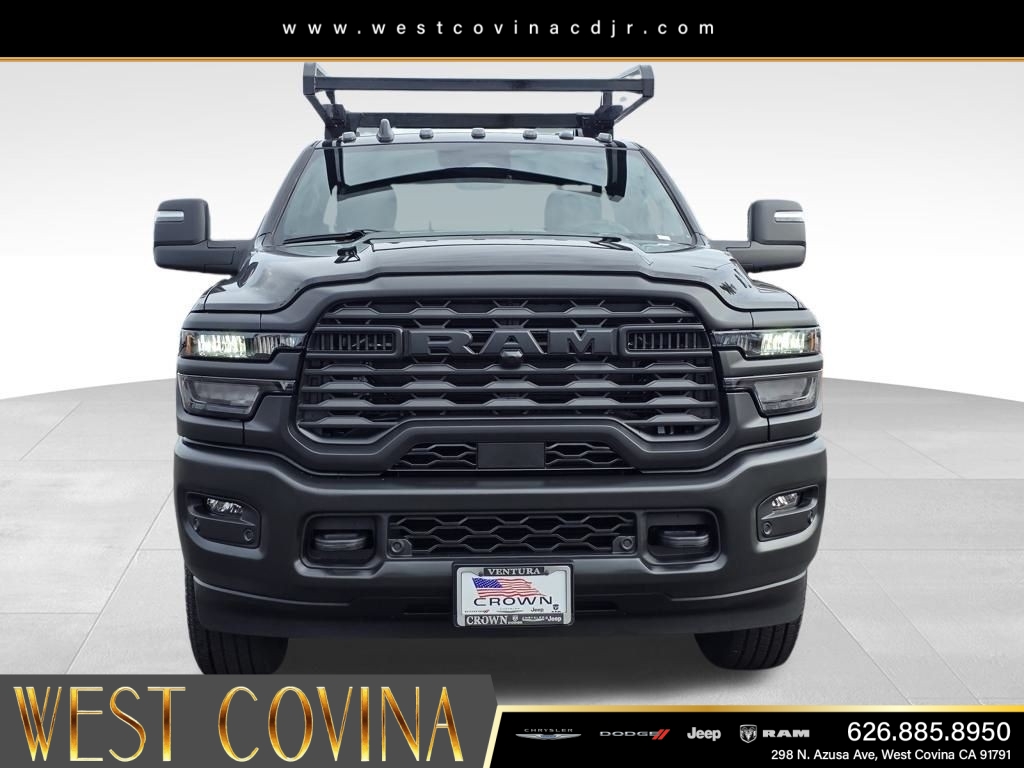 New 2026 Diamond Black Crystal Pearl-Coat Exterior Paint RAM Tradesman image 2