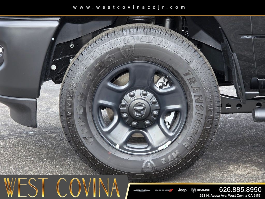 New 2026 Diamond Black Crystal Pearl-Coat Exterior Paint RAM Tradesman image 9