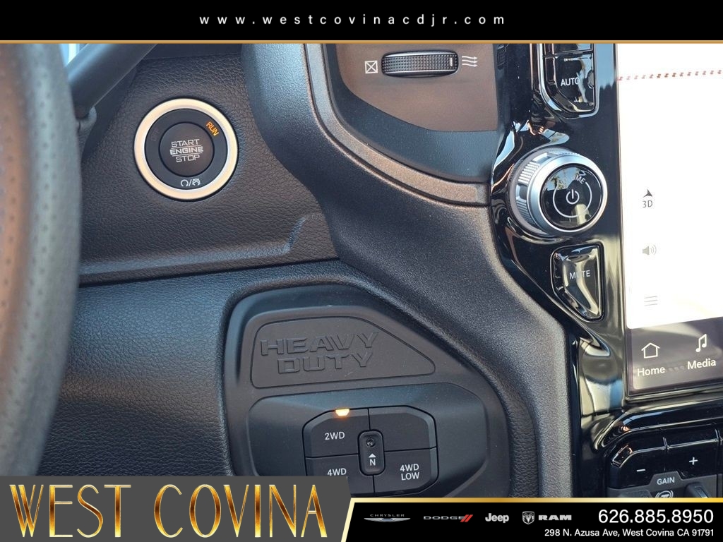New 2026 Diamond Black Crystal Pearl-Coat Exterior Paint RAM Tradesman image 20