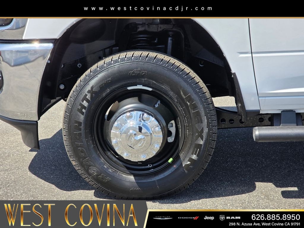 New 2026 Bright White Clear-Coat Exterior Paint RAM Tradesman image 10