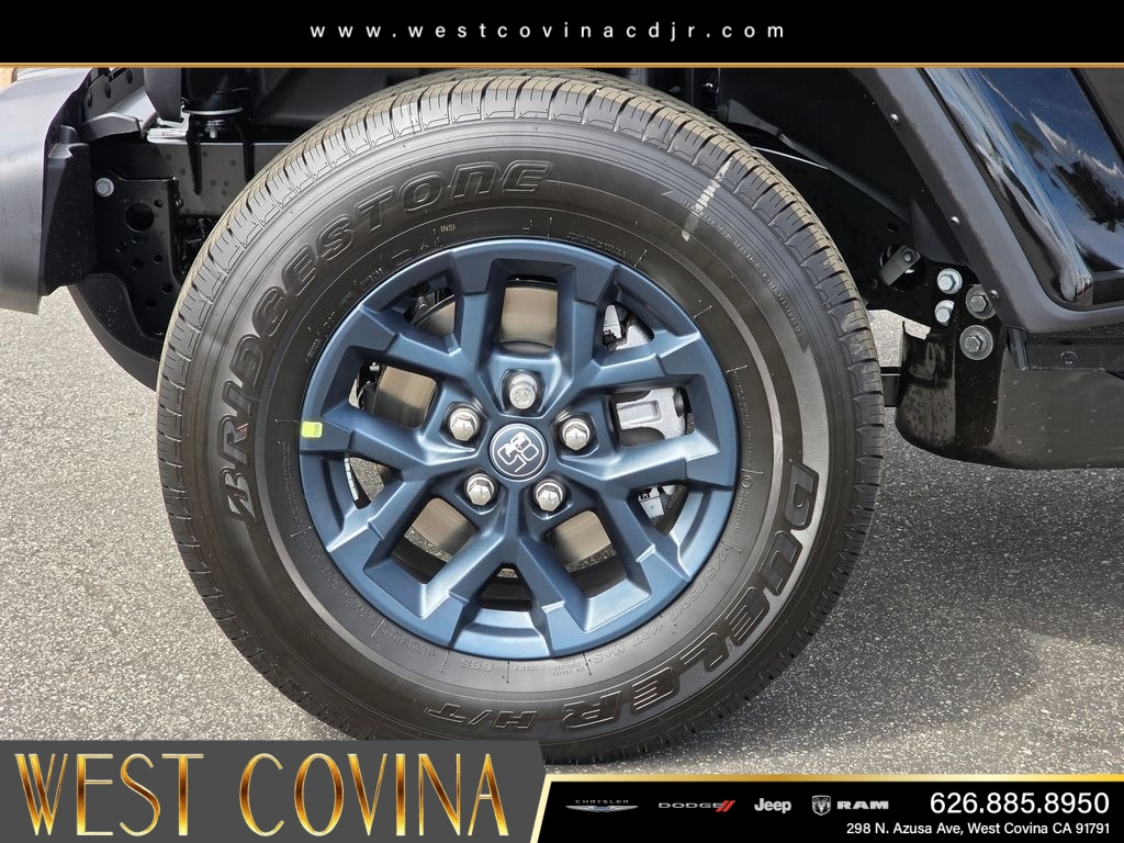 New 2026 Black Clear-Coat Exterior Paint Jeep 85th Anniversary Edition image 9