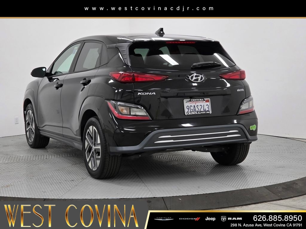Used 2023 Black Hyundai SE image 5