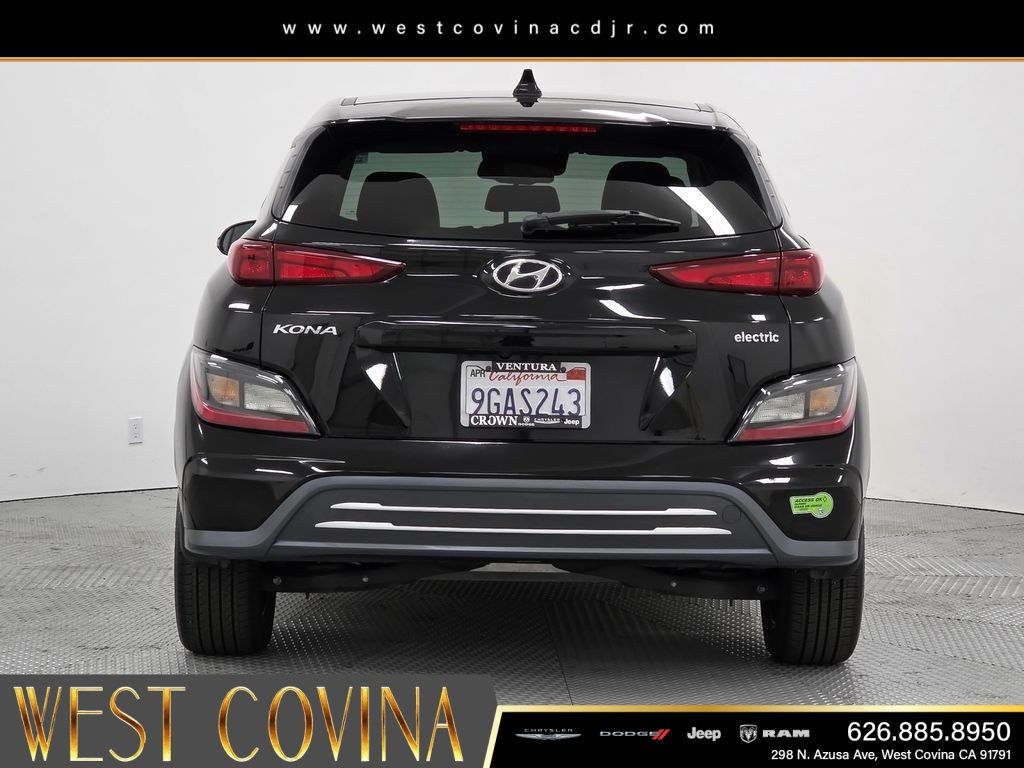 Used 2023 Black Hyundai SE image 6