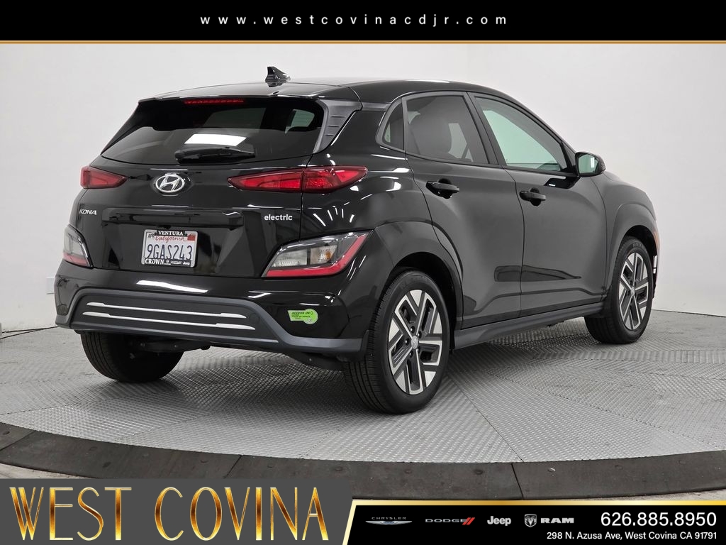 Used 2023 Black Hyundai SE image 7