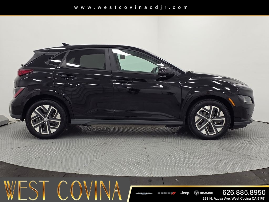 Used 2023 Black Hyundai SE image 8