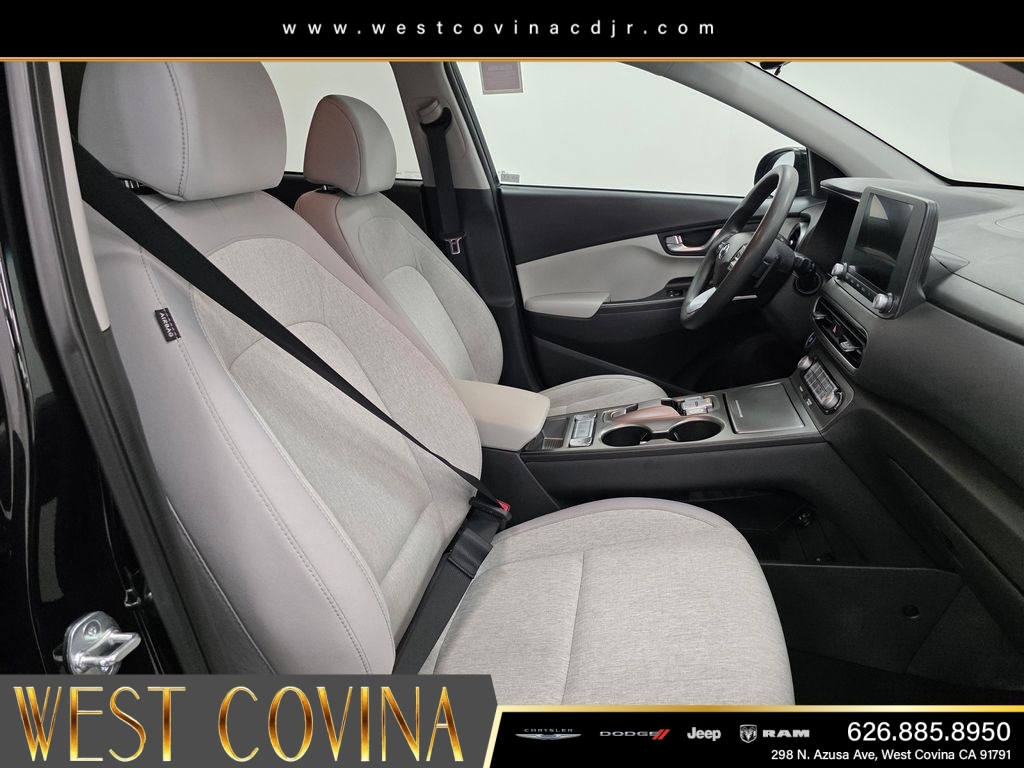 Used 2023 Black Hyundai SE image 10