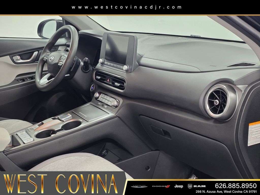 Used 2023 Black Hyundai SE image 12