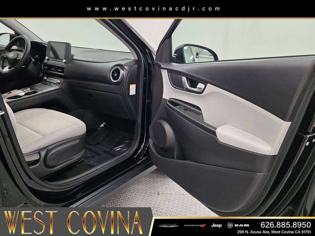 Used 2023 Black Hyundai SE image 13