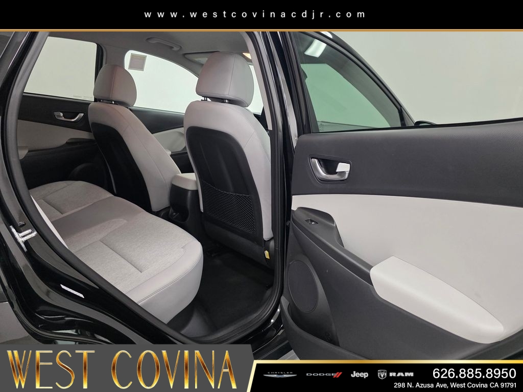 Used 2023 Black Hyundai SE image 15