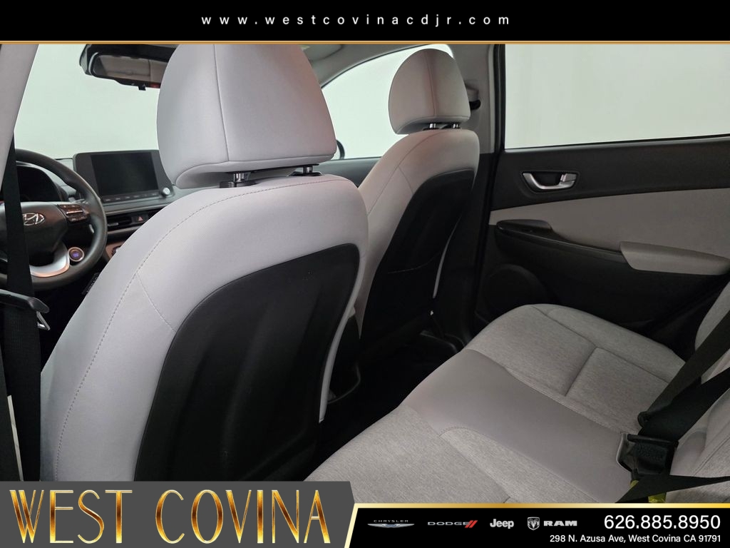 Used 2023 Black Hyundai SE image 18