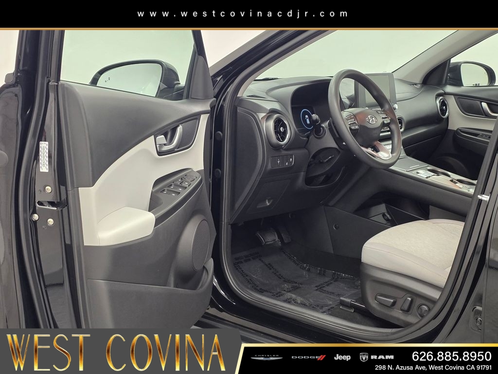 Used 2023 Black Hyundai SE image 23