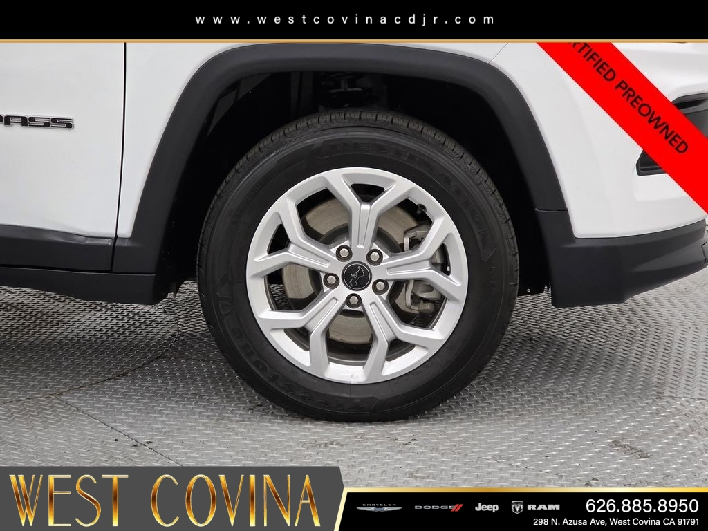 Certified Used 2025 White Jeep Latitude image 9