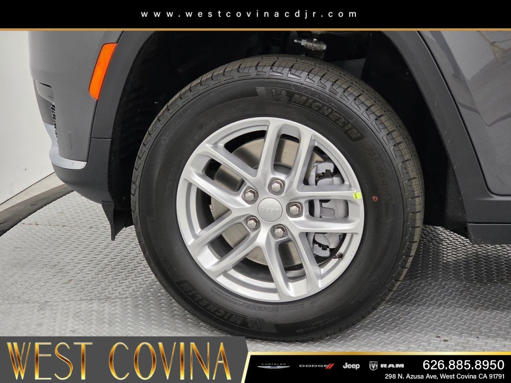 New 2026 Baltic Gray Metallic Clear-Coat Exterior Paint Jeep Laredo image 9