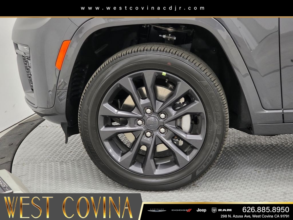 New 2026 Baltic Gray Metallic Clear-Coat Exterior Paint Jeep Limited Reserve image 9
