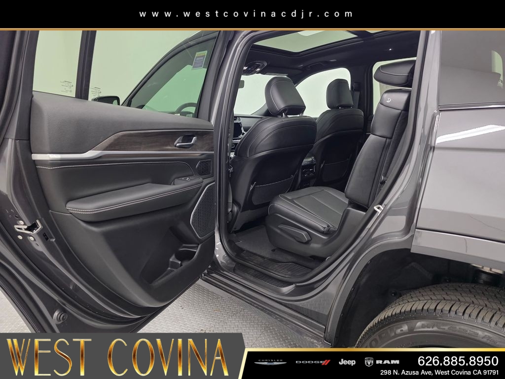 New 2026 Baltic Gray Metallic Clear-Coat Exterior Paint Jeep Limited Reserve image 10