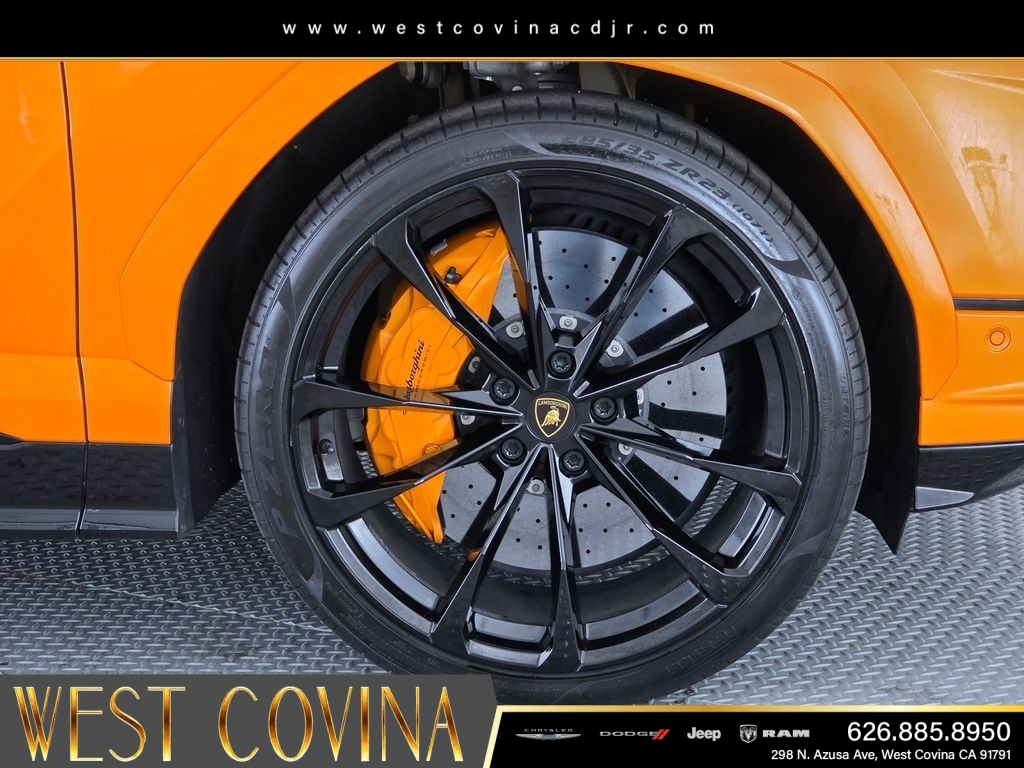 Used 2024  Lamborghini S image 9
