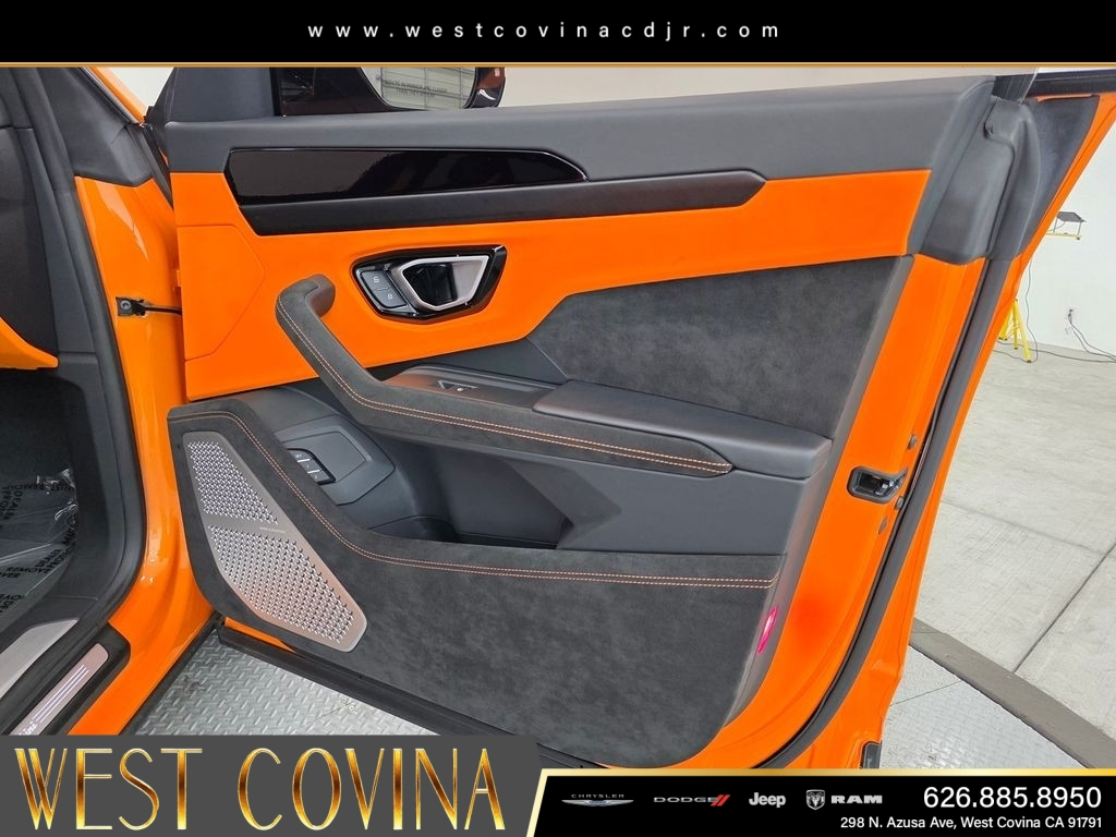 Used 2024  Lamborghini S image 23