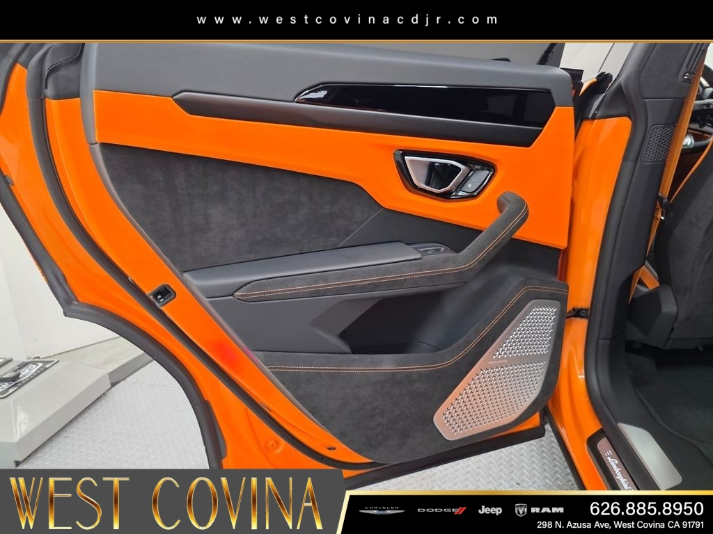 Used 2024  Lamborghini S image 33