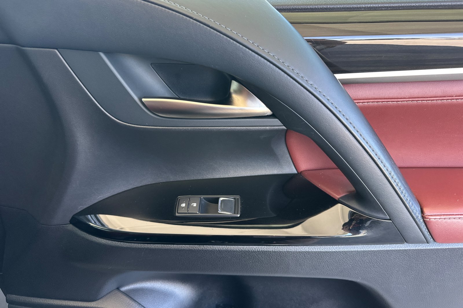 Used 2016 Silver Lexus 570 image 22