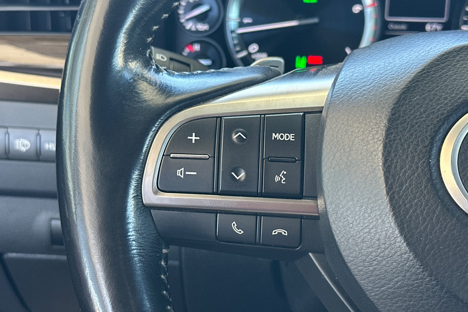 Used 2016 Silver Lexus 570 image 31