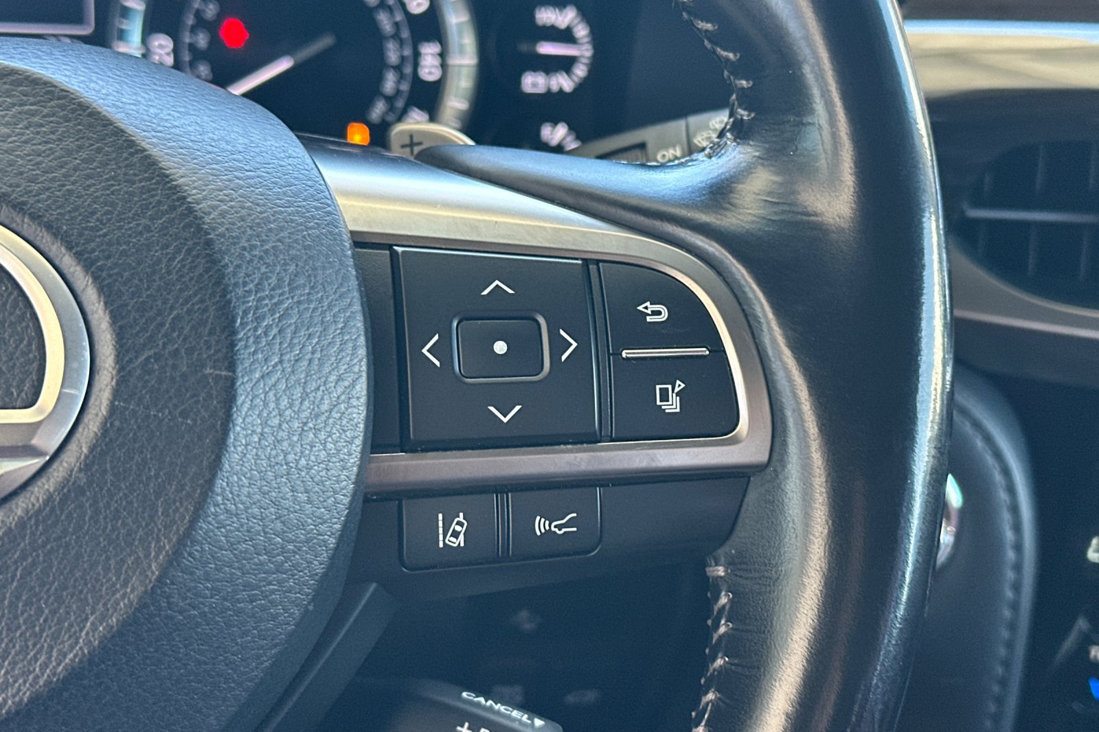 Used 2016 Silver Lexus 570 image 32