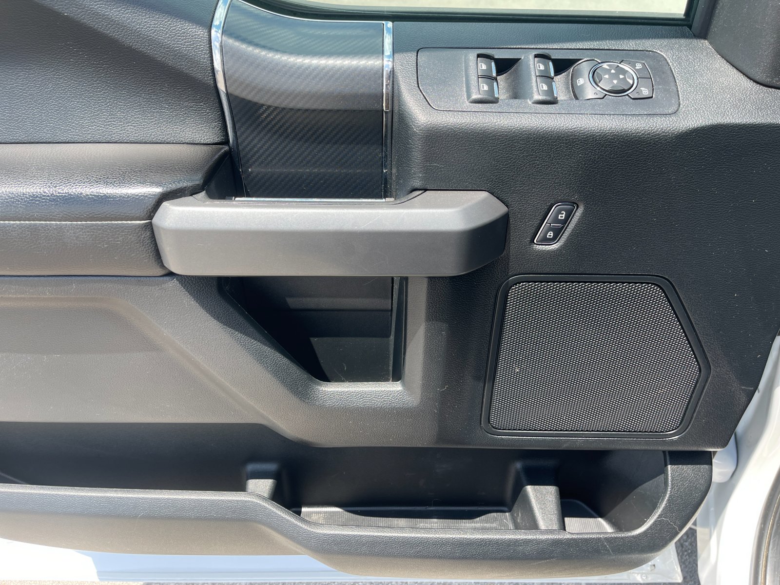 Used 2018 White Ford XLT image 12