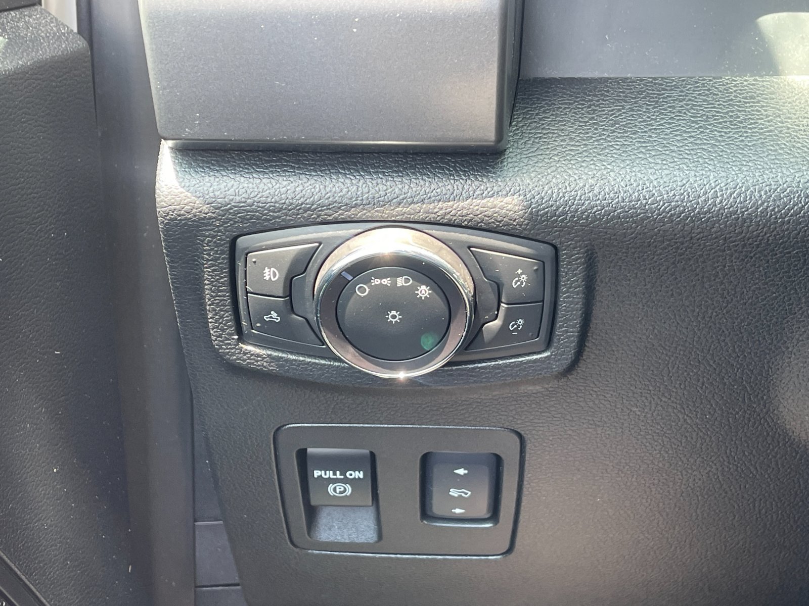 Used 2018 White Ford XLT image 29