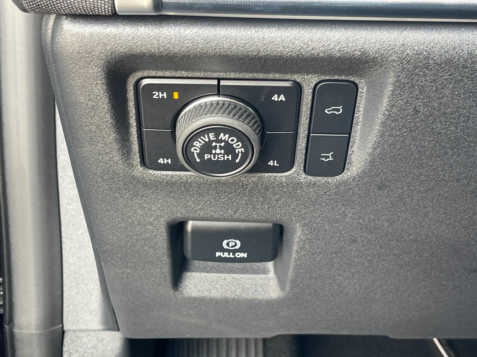 Used 2025 Gray Ford Tremor image 32