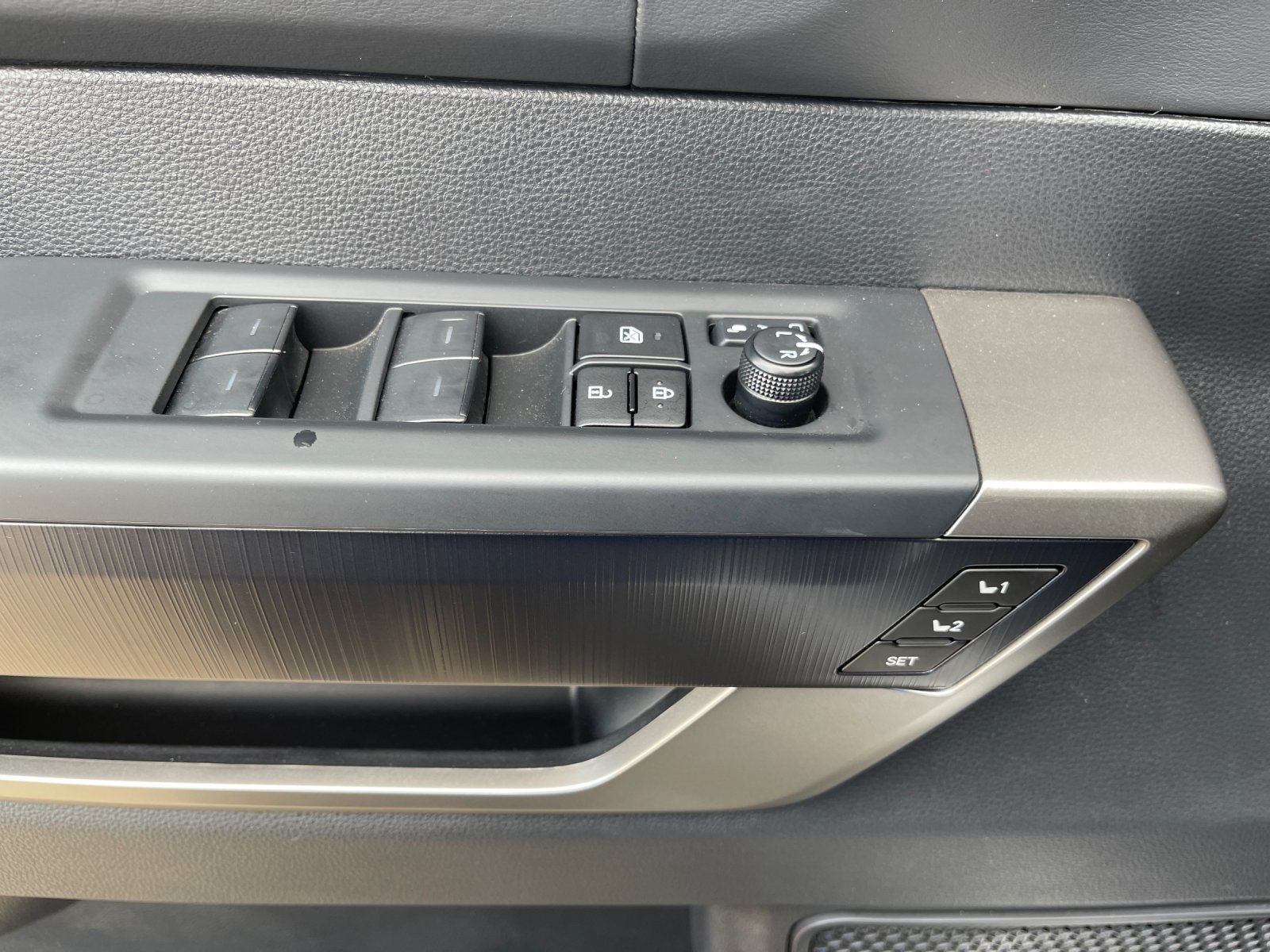 2026 Toyota Sequoia Platinum - Photo 12