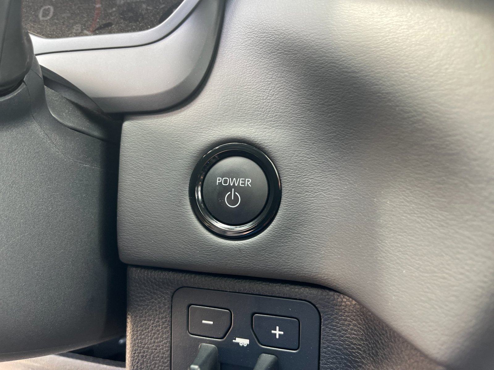 2026 Toyota Sequoia Platinum - Photo 27