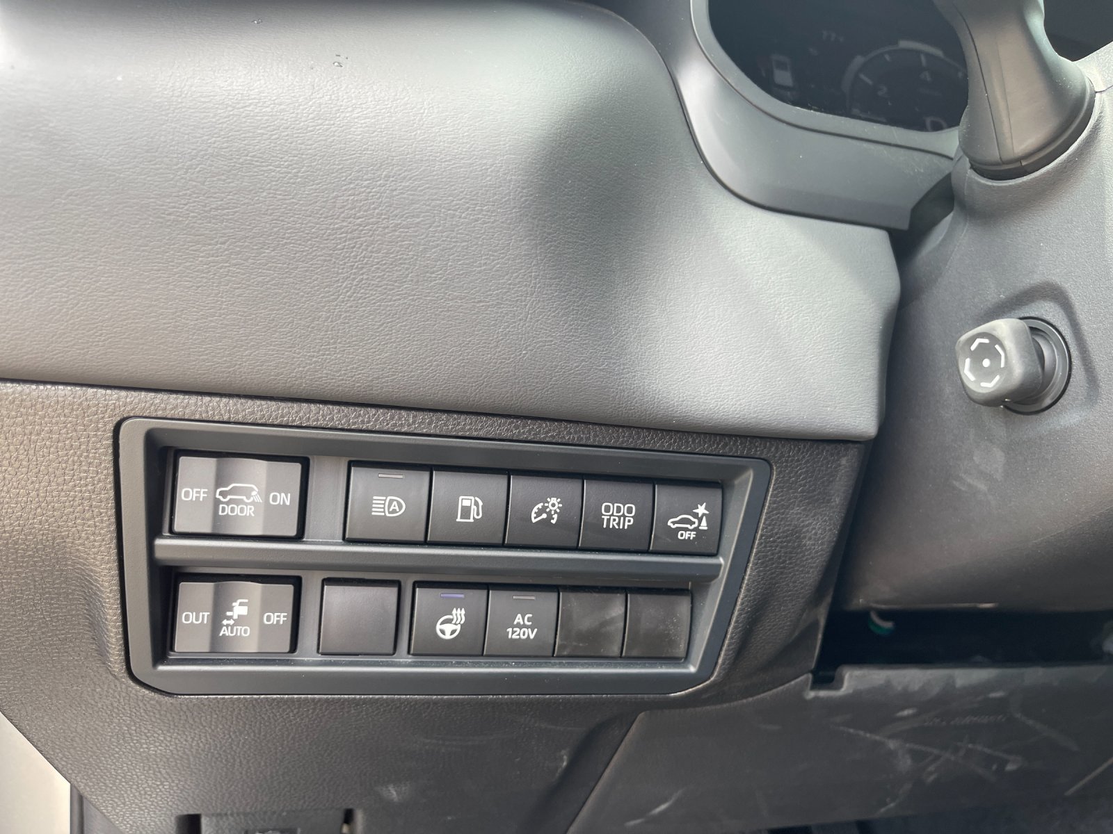 2026 Toyota Sequoia Platinum - Photo 33