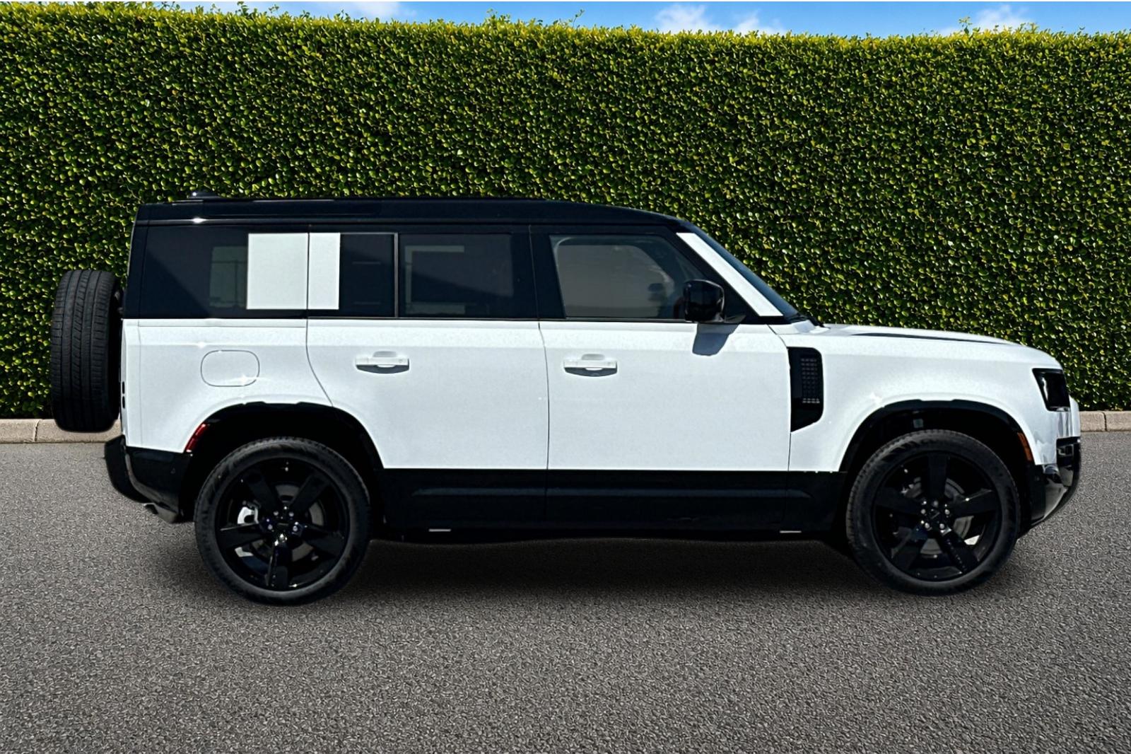 New 2026 Fuji White Land Rover X-Dynamic SE image 7