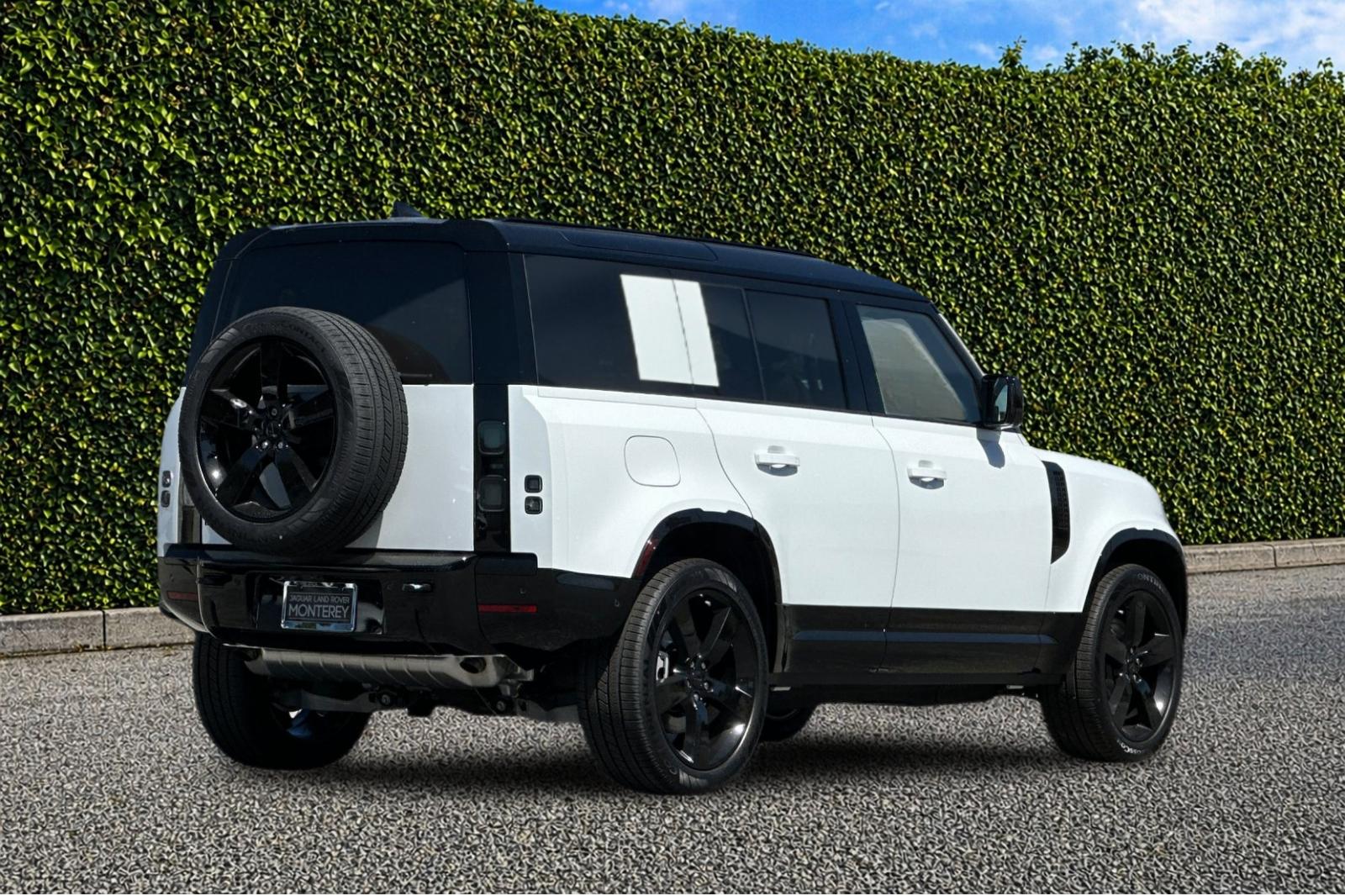 New 2026 Fuji White Land Rover X-Dynamic SE image 6