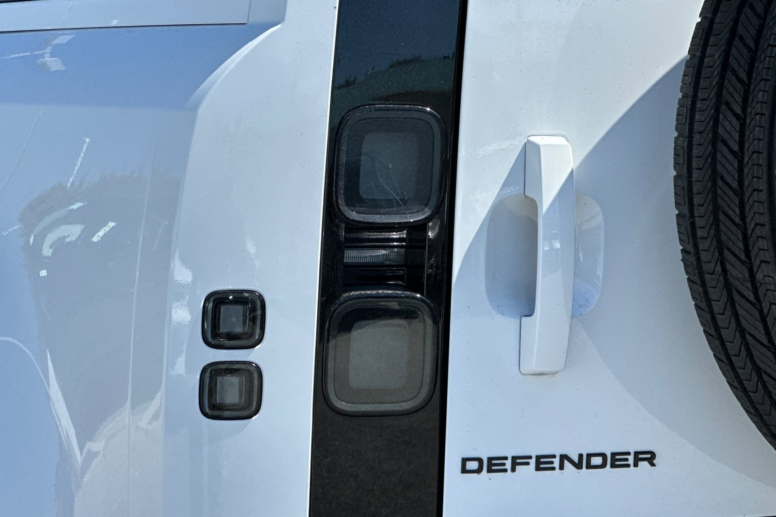 New 2026 Fuji White Land Rover X-Dynamic SE image 27