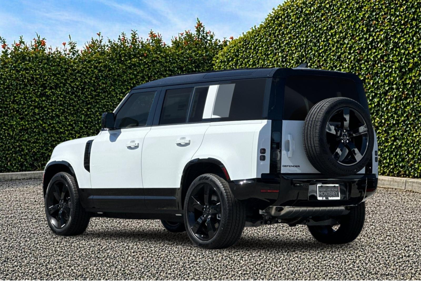 New 2026 Fuji White Land Rover X-Dynamic SE image 4