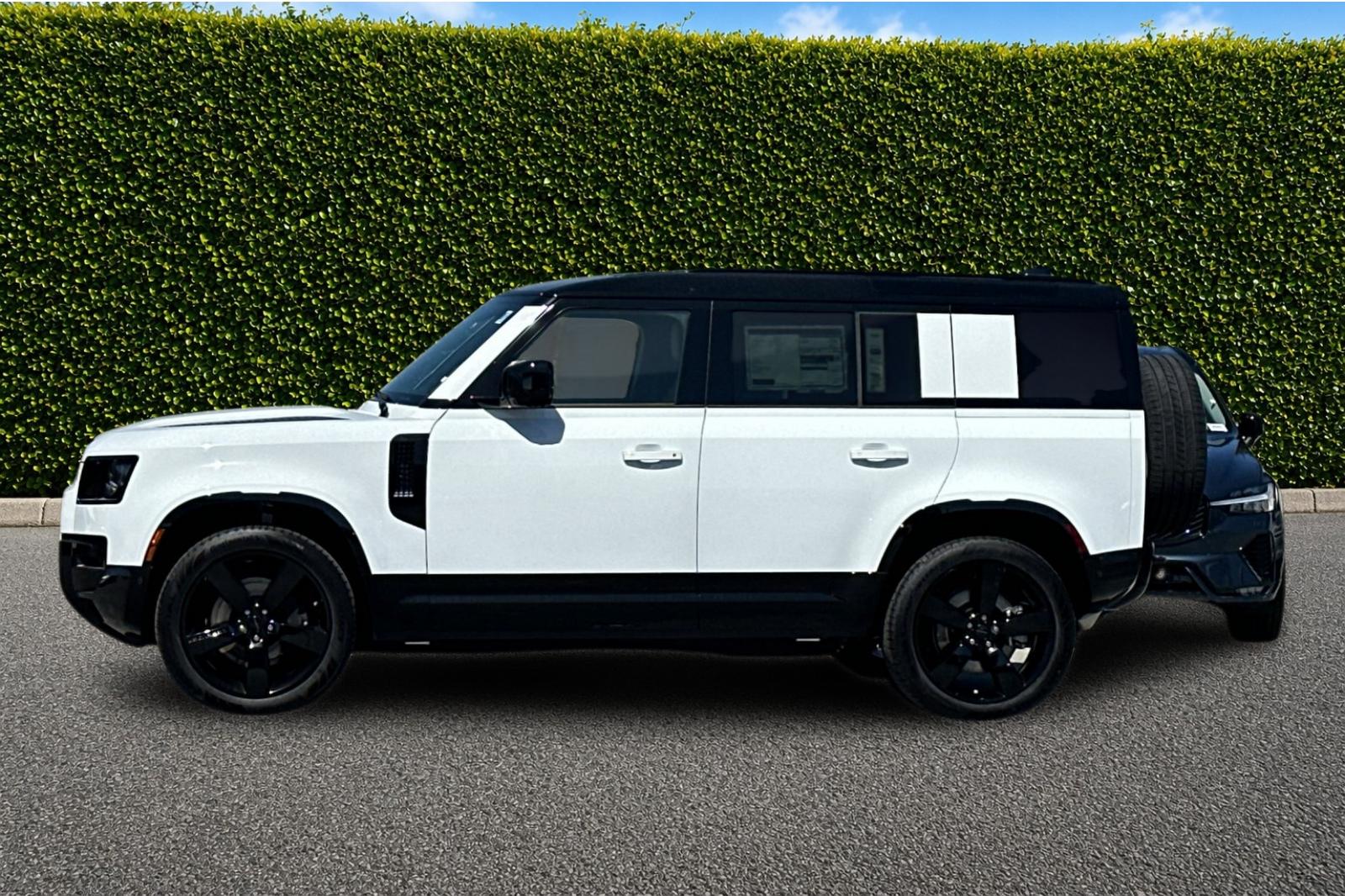 New 2026 Fuji White Land Rover X-Dynamic SE image 3