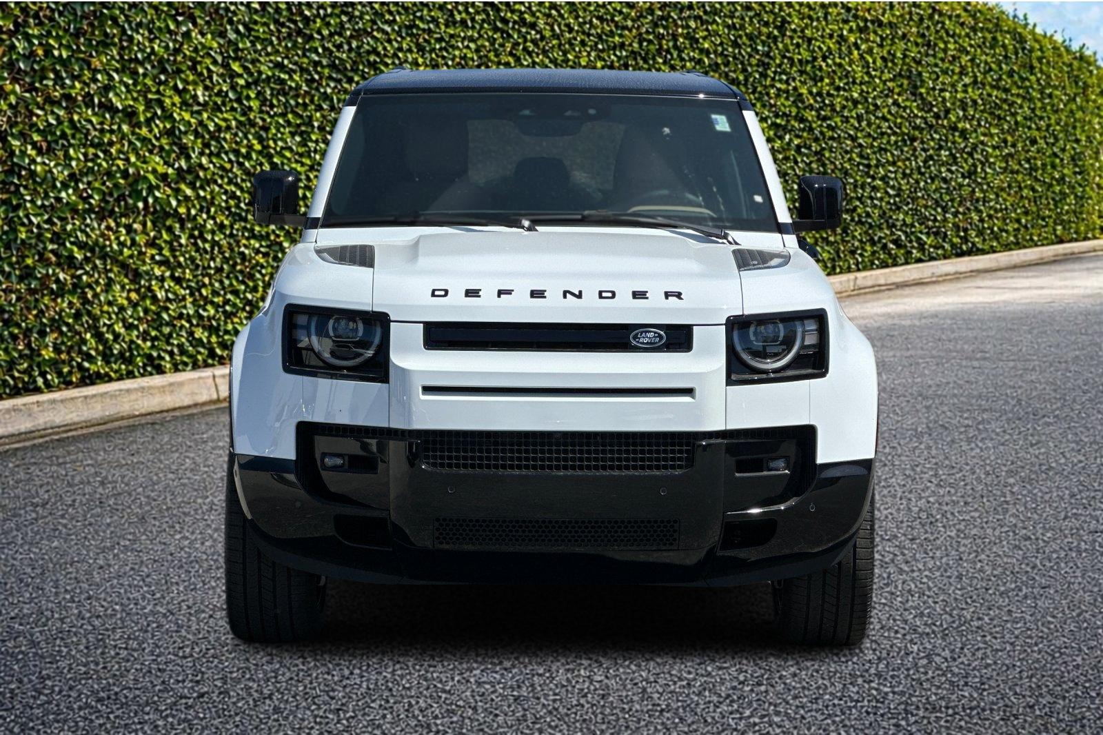 New 2026 Fuji White Land Rover X-Dynamic SE image 9