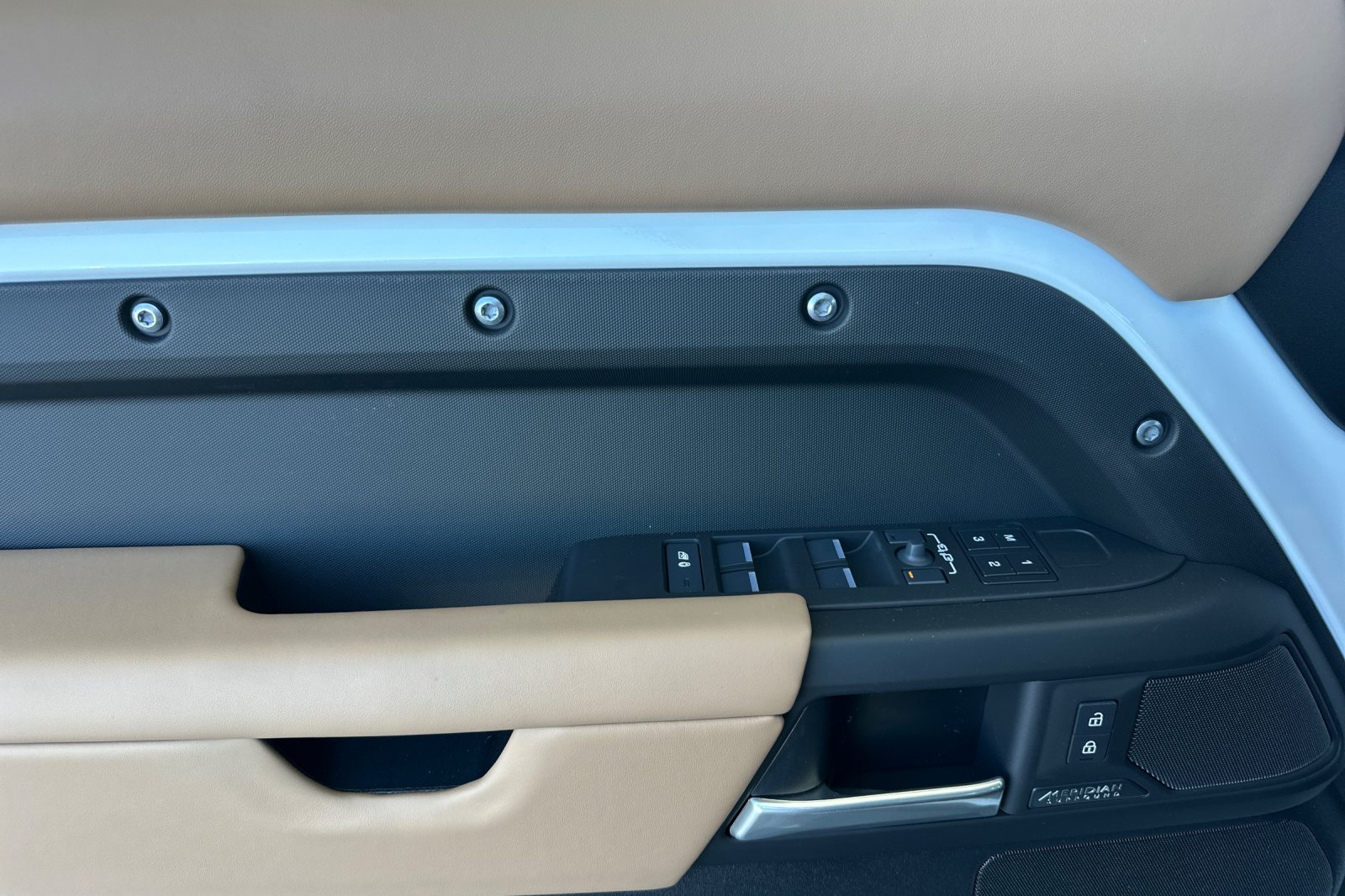 New 2026 Fuji White Land Rover X-Dynamic SE image 11