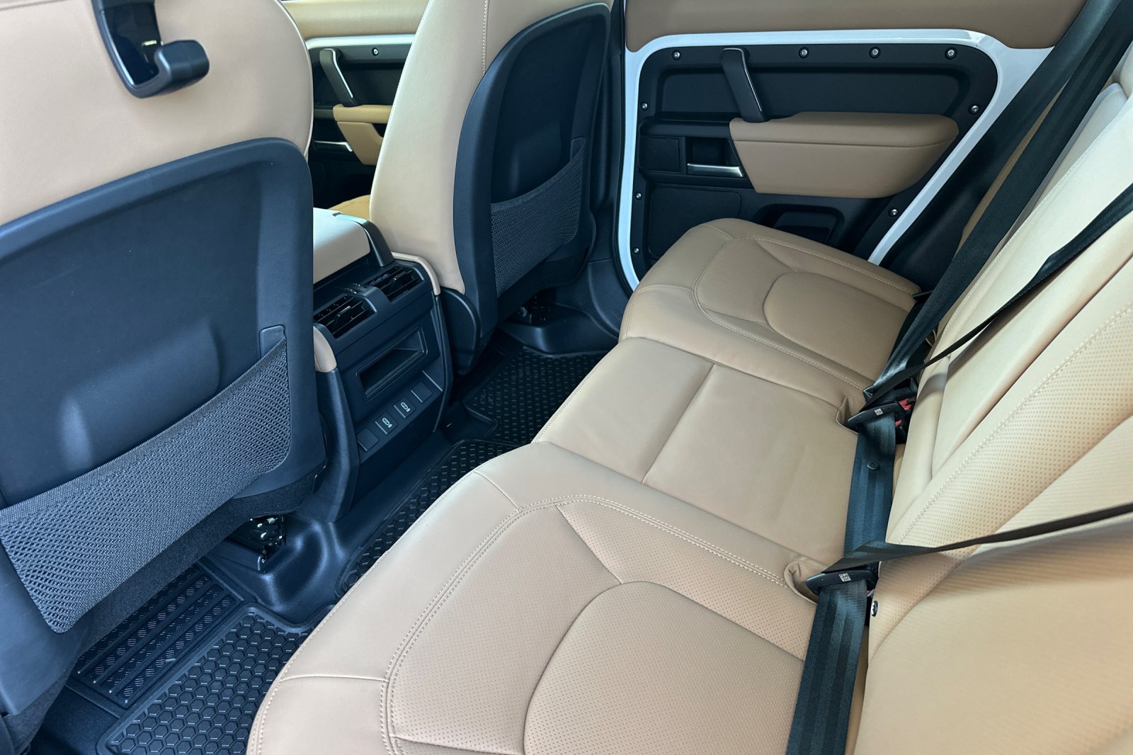 New 2026 Fuji White Land Rover X-Dynamic SE image 12