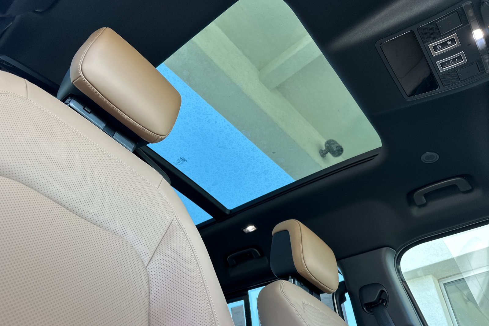New 2026 Fuji White Land Rover X-Dynamic SE image 17