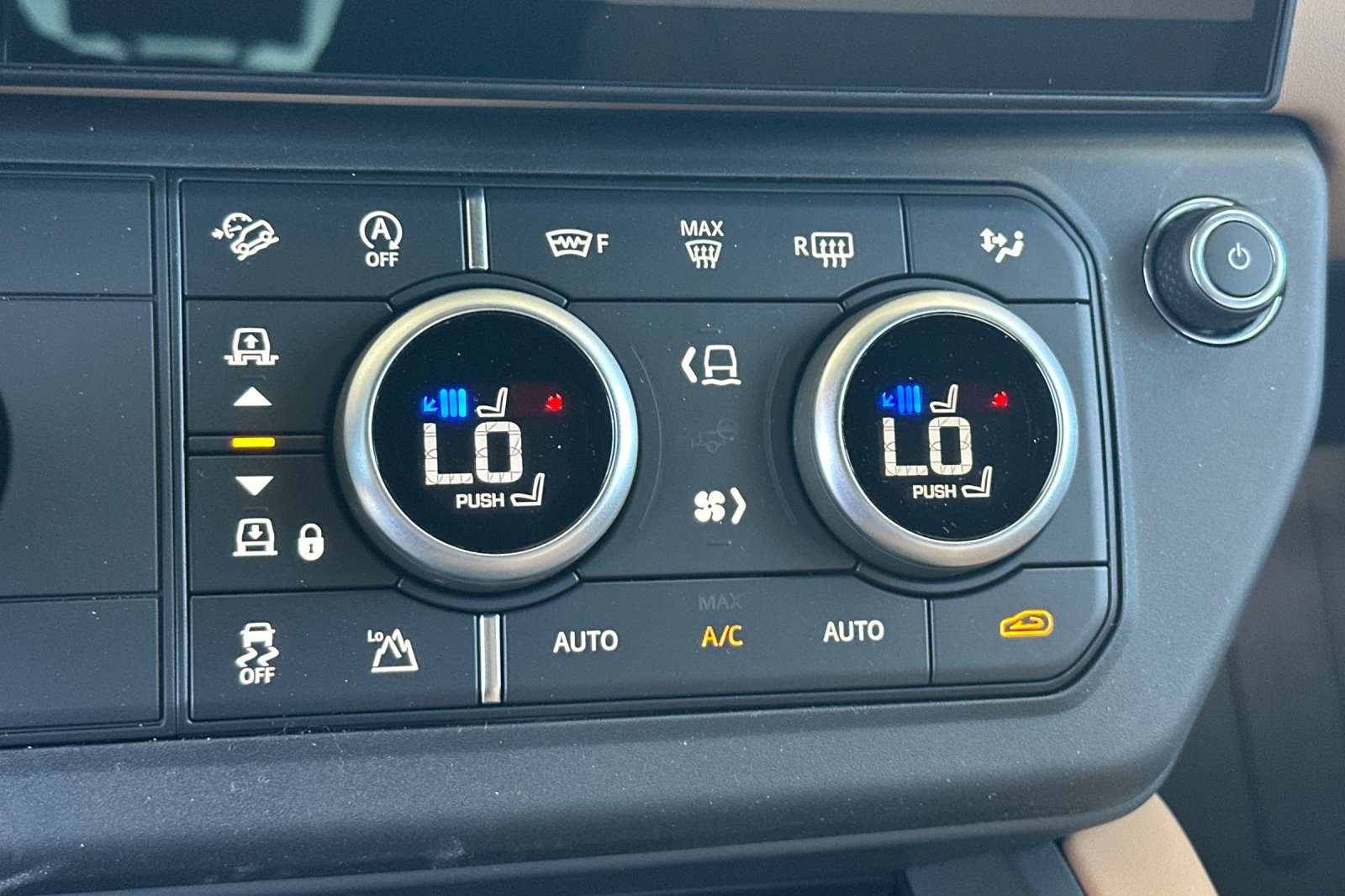 New 2026 Fuji White Land Rover X-Dynamic SE image 21