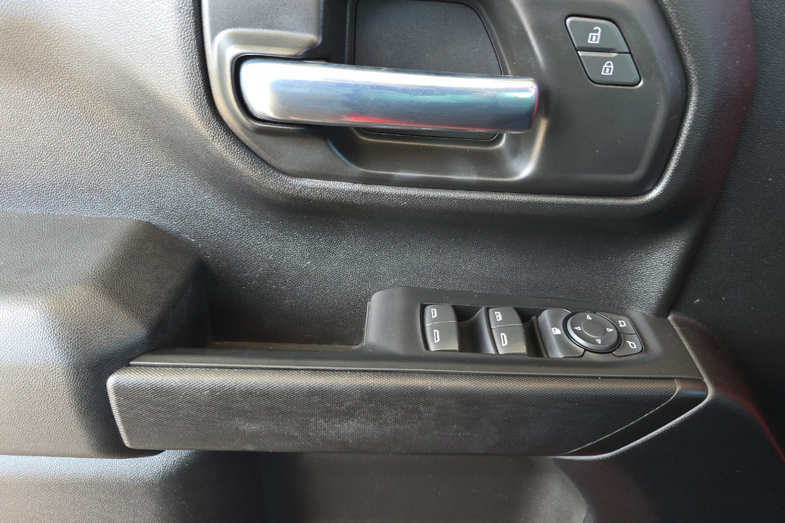 Used 2023 Red Chevrolet Custom image 11