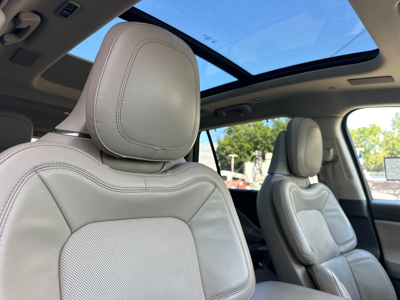 Used 2021 Blue Lincoln Reserve image 17