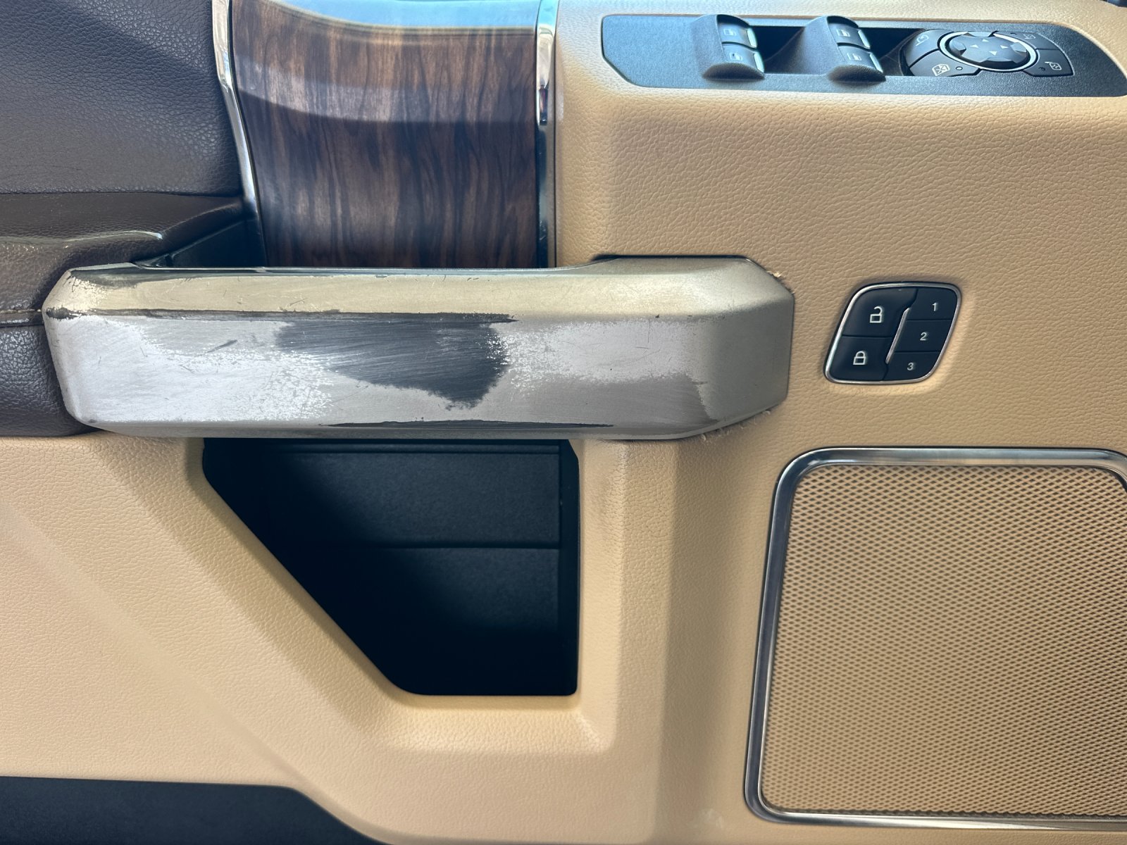 Used 2020 White Ford Lariat image 10