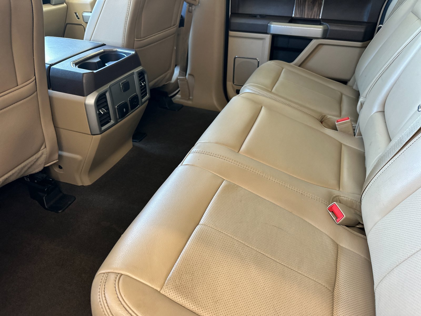 Used 2020 White Ford Lariat image 11