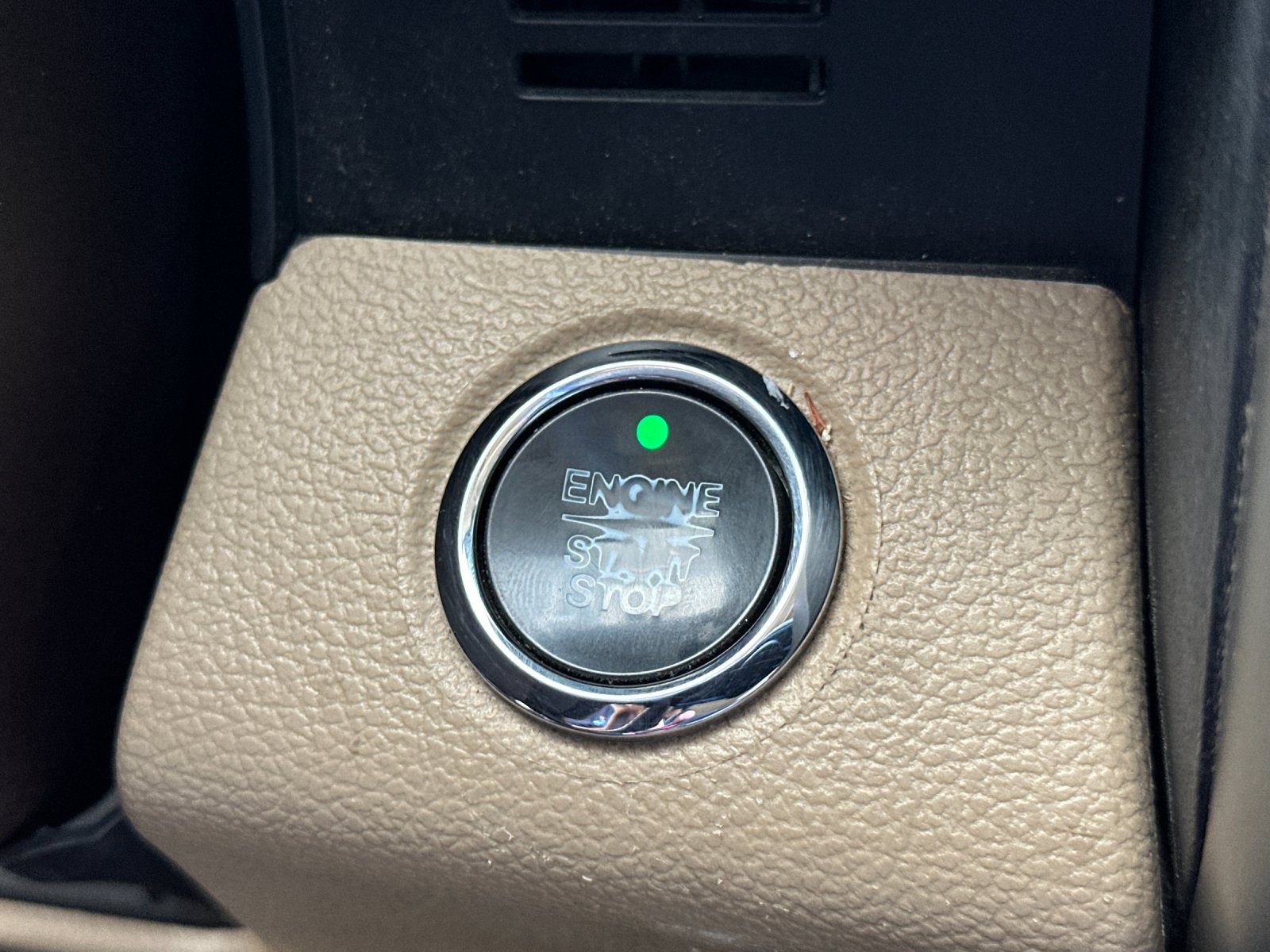 Used 2020 White Ford Lariat image 21