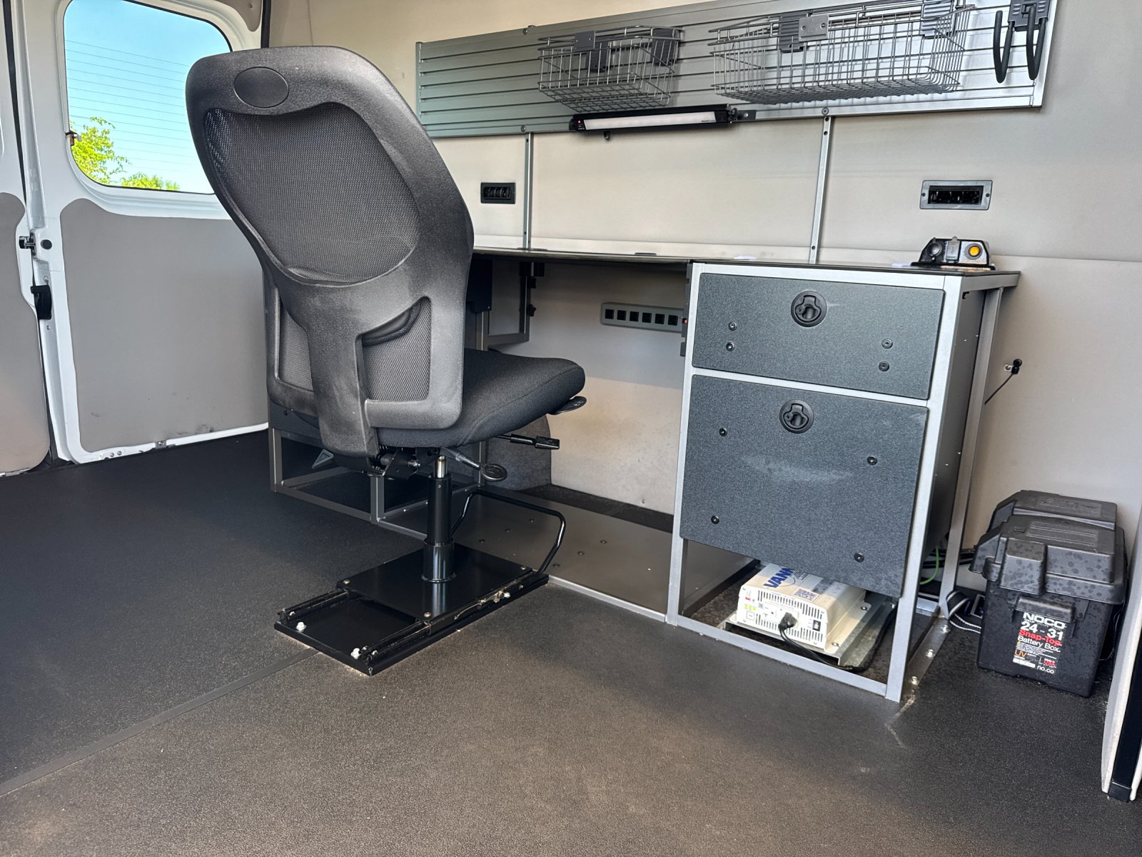 Used 2022 White Ram Base image 12